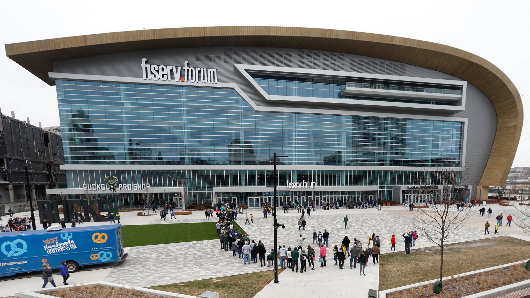 fiserv forum milwaukee