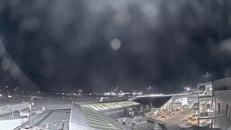 Live camera view of Burlington International Airport