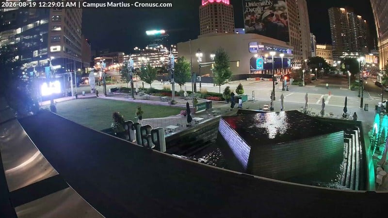 Live camera view of Detroit: Campus Martius Park