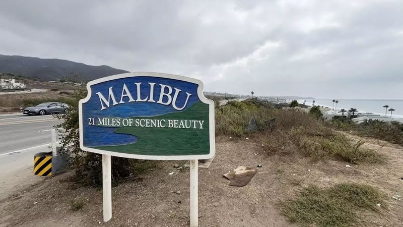 Live camera view of Malibu Beach