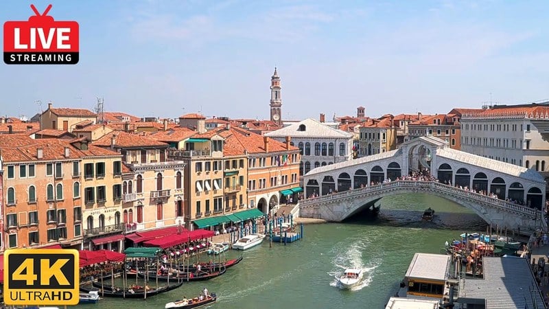 Live camera view of Venice: Rialto Bridge